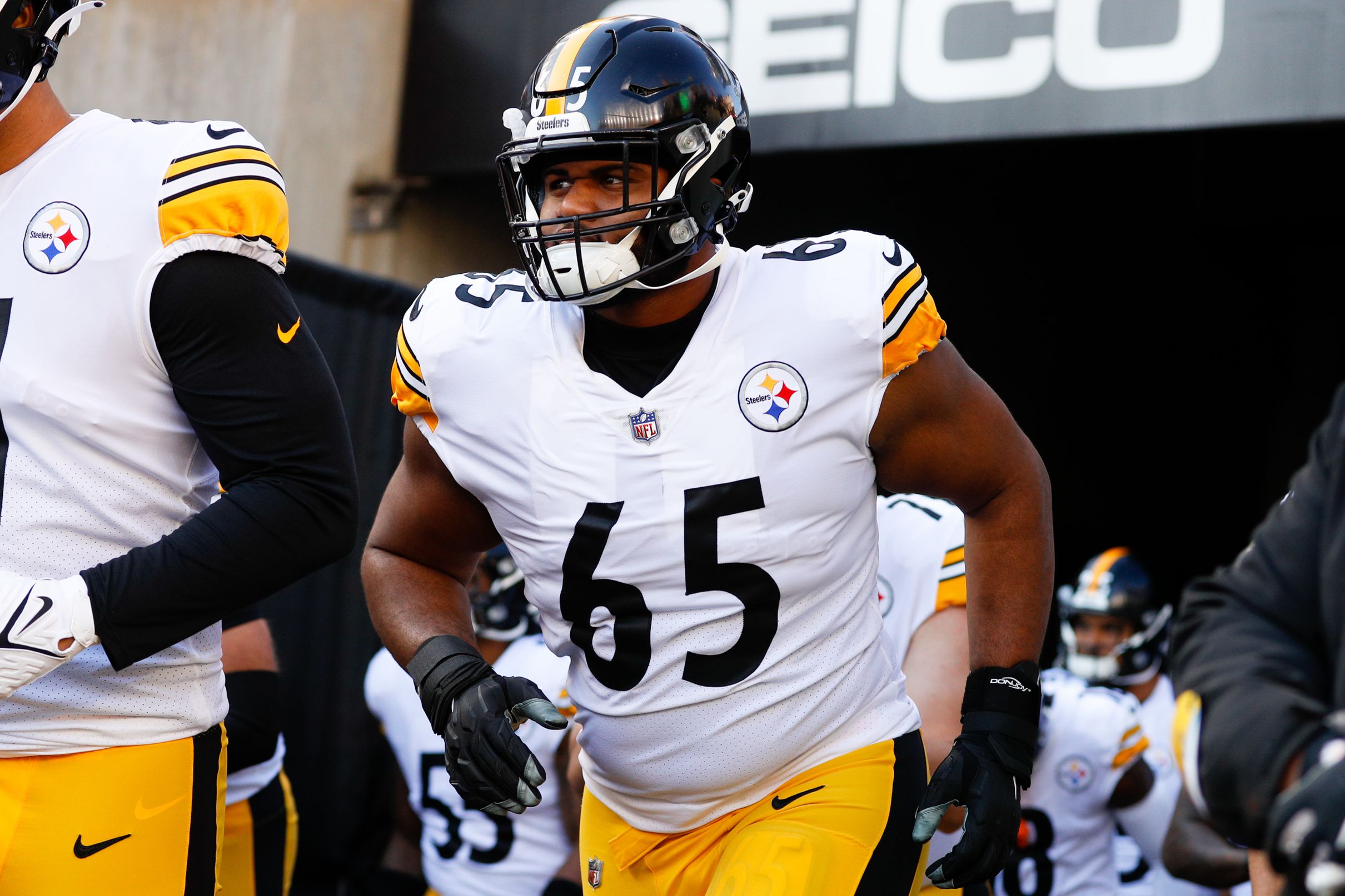 Steelers Make Surprising Cut Releasing Their Best Option For Offensive